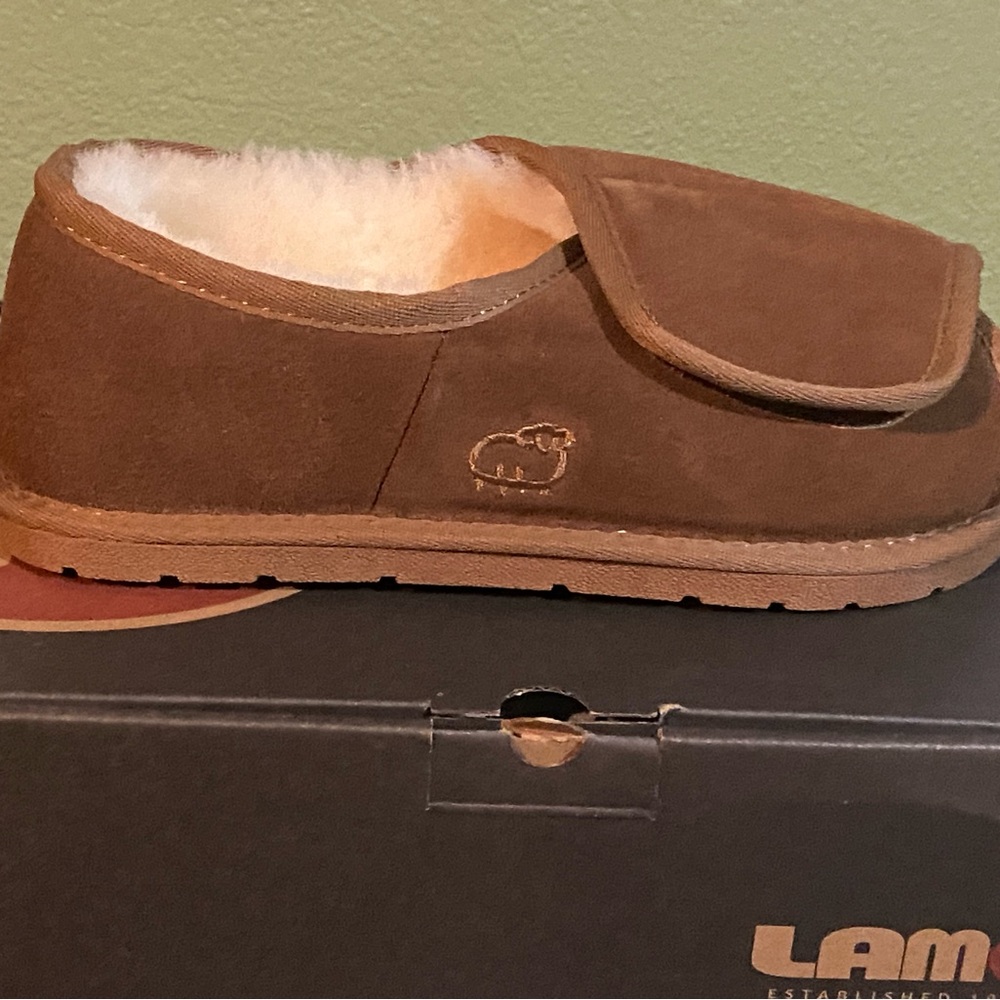 Lamo Women’s Open Toe Slippers Sz L (7.5-8.5) Chestnut/Tan